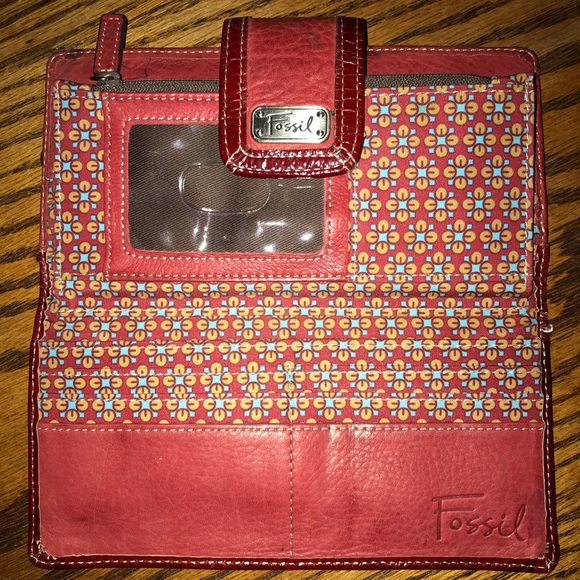 Fossil wallet ❤️ - Picture 1 of 4